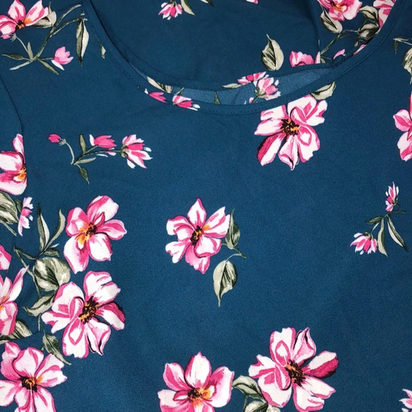 Torrid size 2X turquoise & pink floral top - Picture 5 of 7